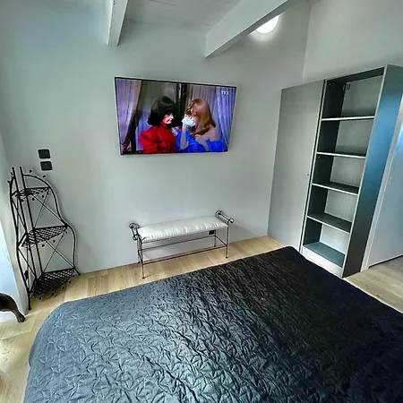 Lovely Place With Free Parking Apartmán *