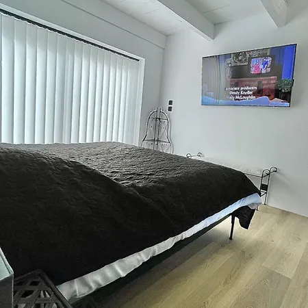 Lägenhet Lovely Place With Free Parking